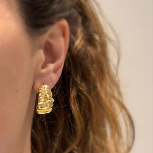Aretes medianos bold en baño de oro 18k
