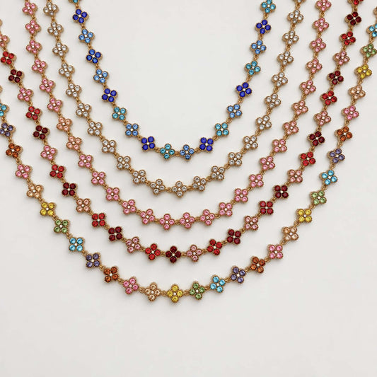 Collar Trébol Dorado de acero inoxidable 304 con baño de oro de 18k y circonias de colores.
