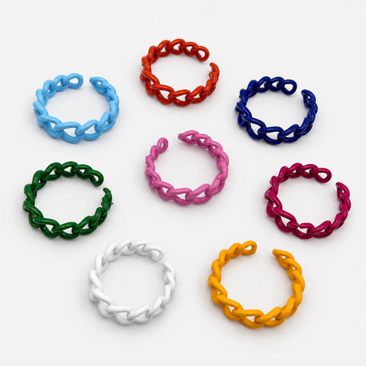 anillo en forma de cadena en varios colores