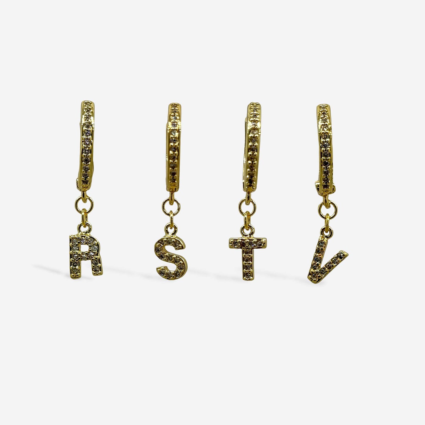 aretes con iniciales