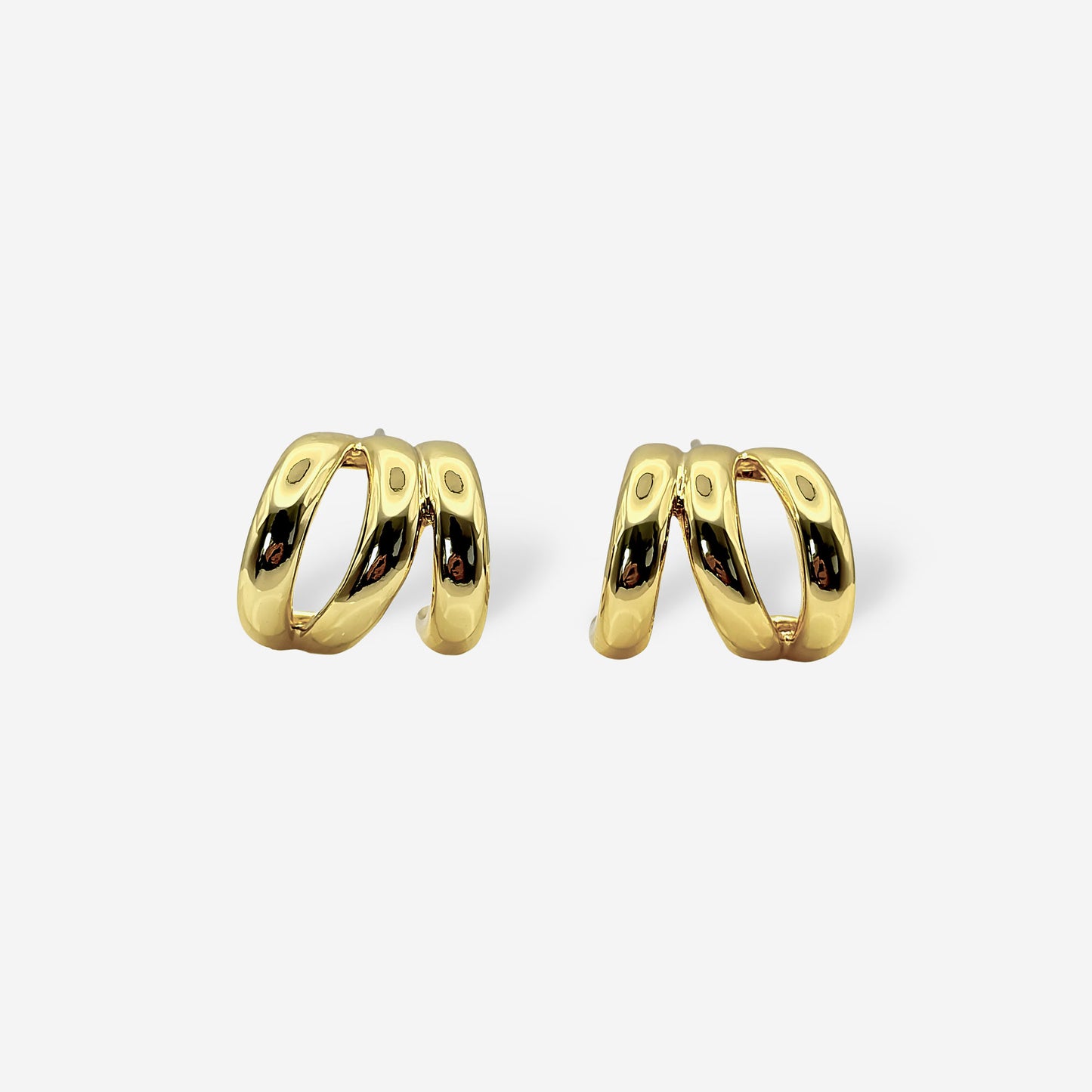 aretes dorados con baño de rodio y oro con tres aros