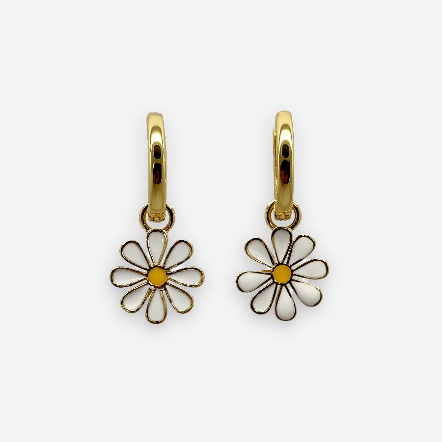 Aretes dorados con dije en forma de margarita