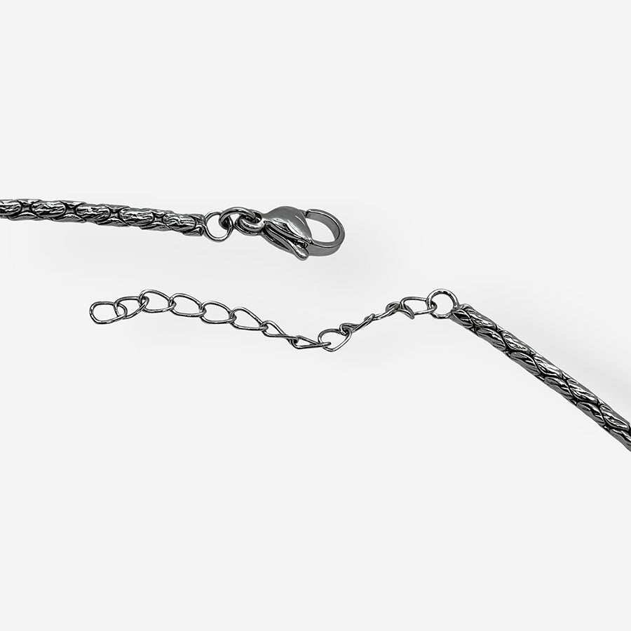detalle-broche-Cadena-Tejido-Serpiente-Plateada