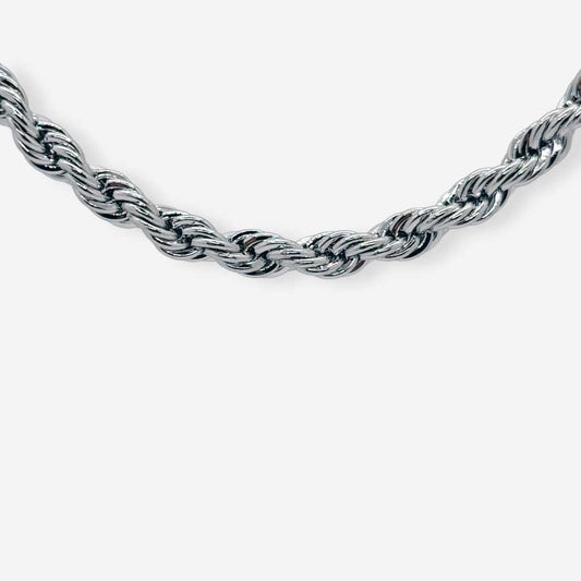 Detalle de textura trenzada de cadena plateada elegante