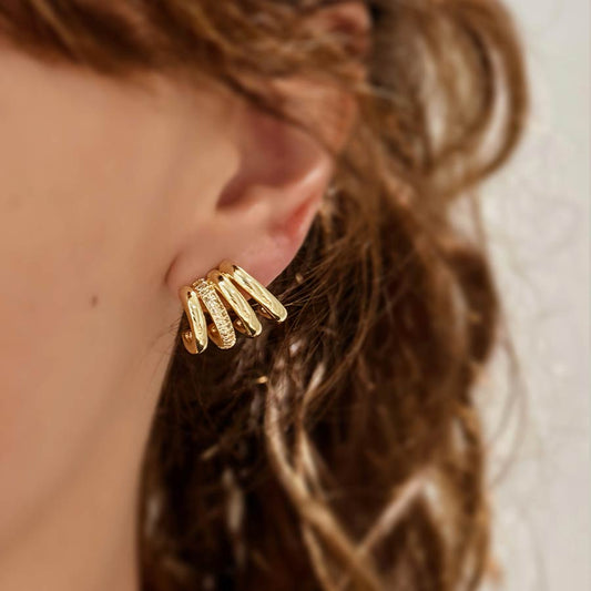Aretes efecto varios aros con baño de oro