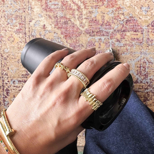 Anillo elegante con circonias blancas baguette