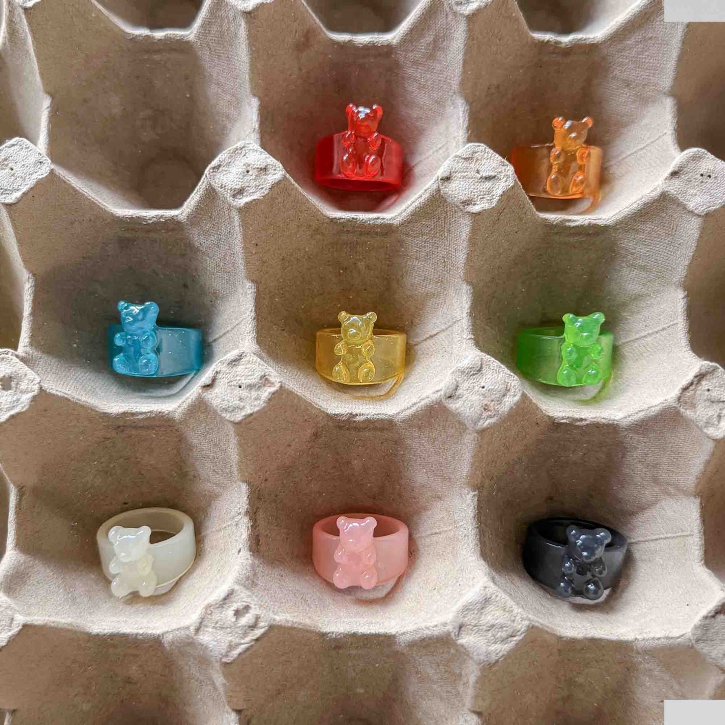 Anillos de osito en resina disponibles en varios colores translúcidos para mujer