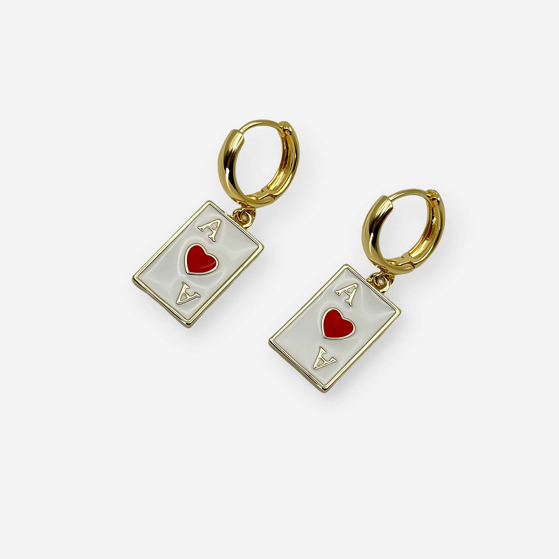 Aretes dorados con charm de carta poker corazón