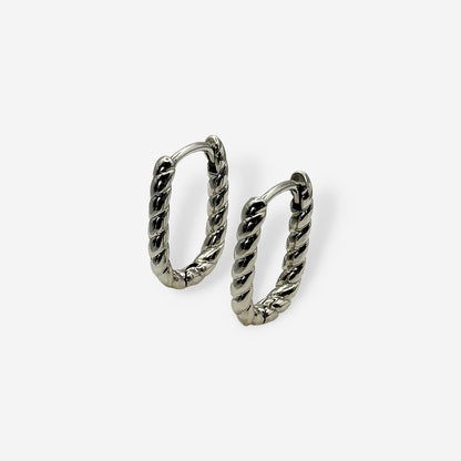 Aretes plateados minimalistas tipo hoop ovalado