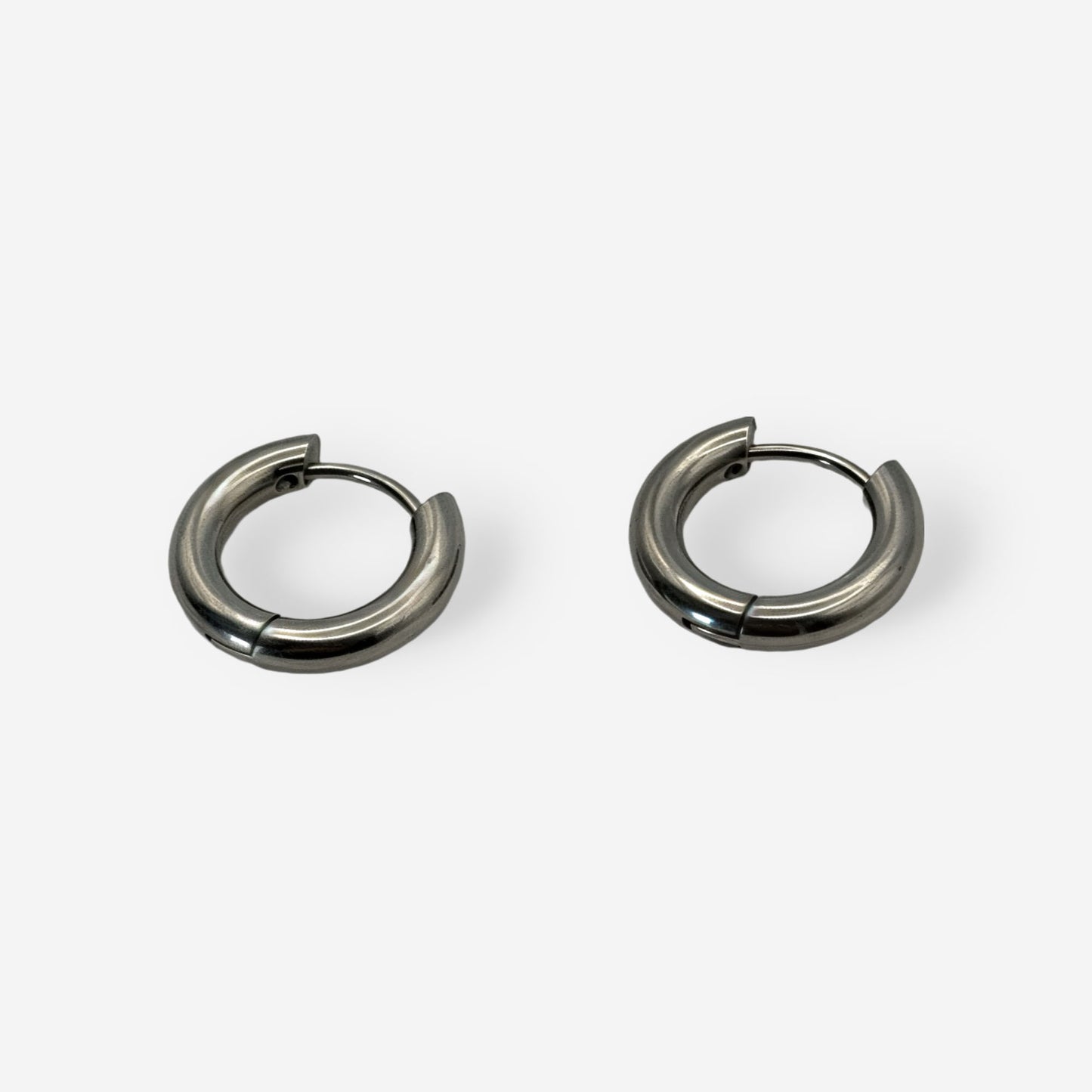 Aretes tipo hoop plateados gruesos de 1 cm para mujer
