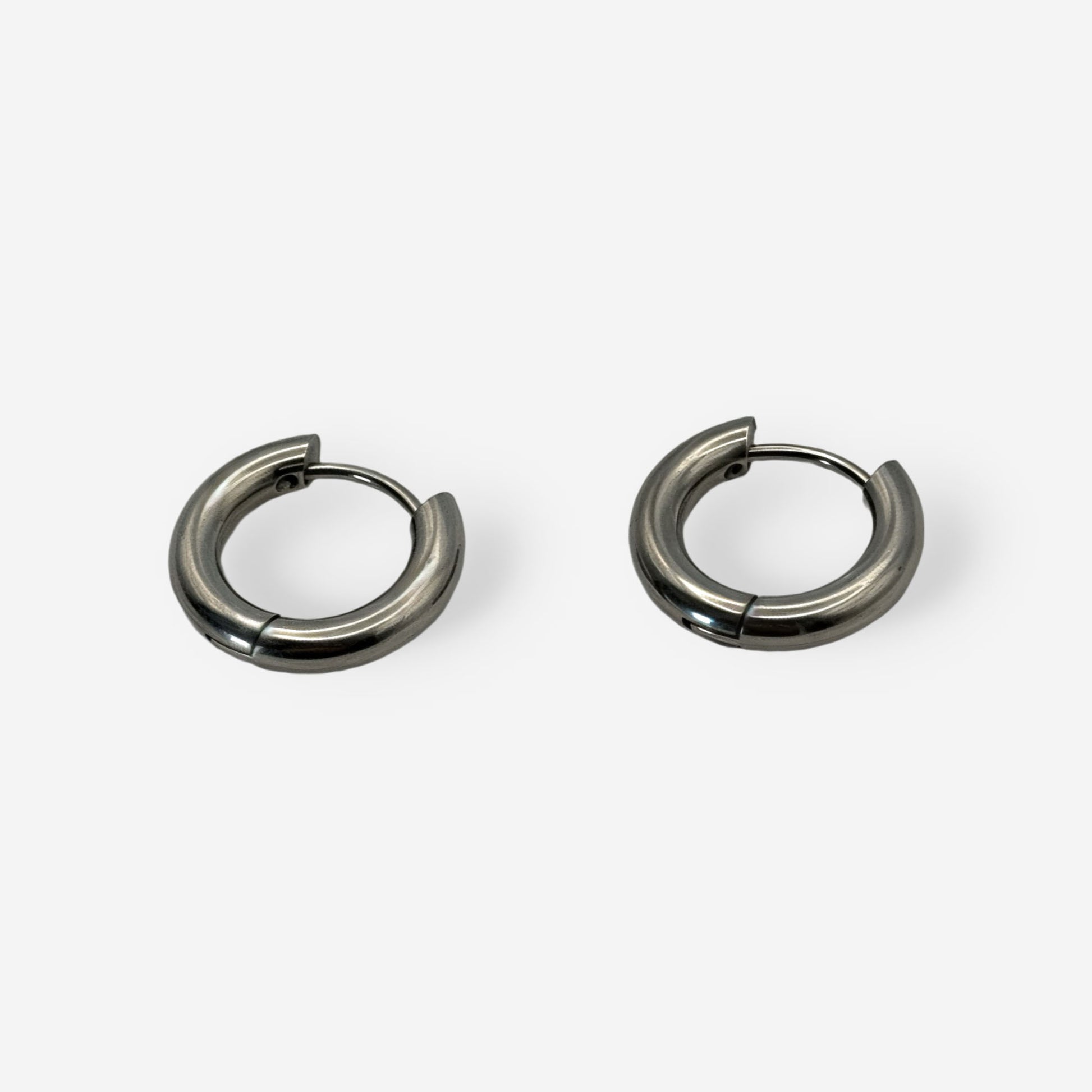 Aretes tipo hoop plateados gruesos de 1 cm para mujer