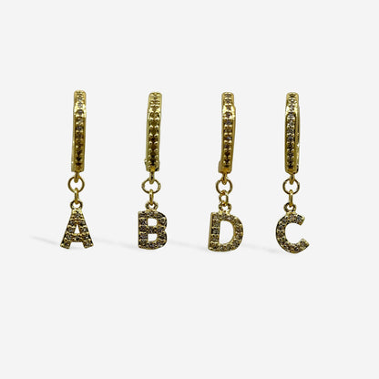 Candonga dorada con inicial y circonias brillantes