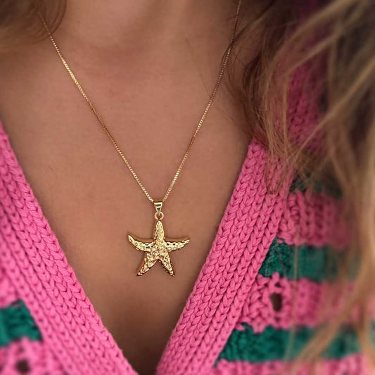 Collar con estrella de mar dorada en relieve y cadena de 45 cm