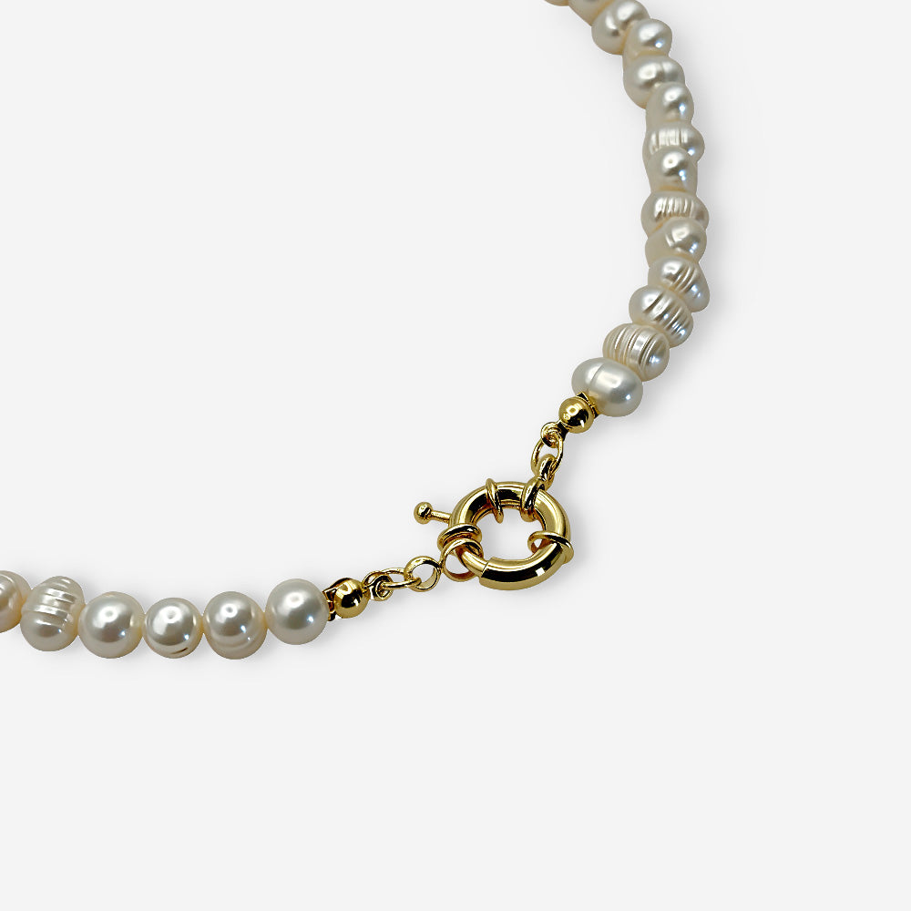 Collar de perlas de río blancas con broche tipo marinero, hipoalergénico.