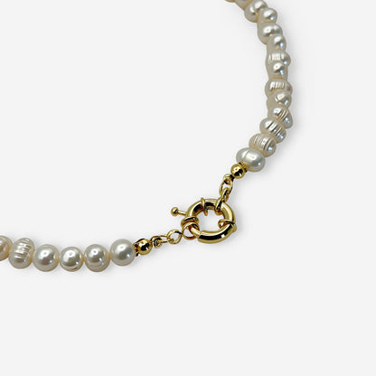 Collar de perlas de río blancas con broche tipo marinero, hipoalergénico.