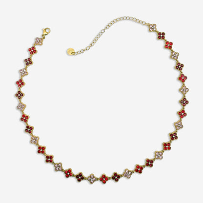 Collar dorado con tréboles de circonias rojas y rosas, diseño delicado y cierre tipo langosta.