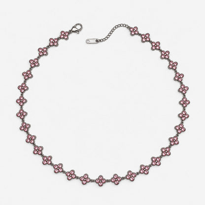 Collar plateado con tréboles de circonias rosas, diseño delicado y elegante