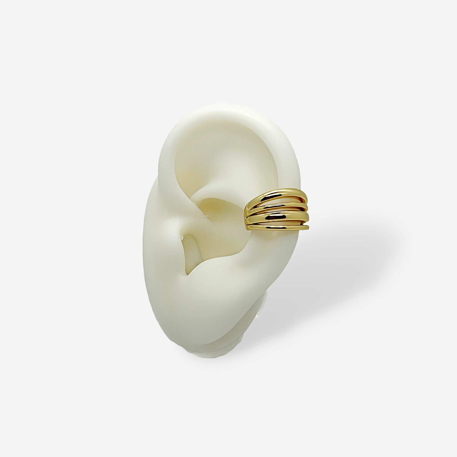 Earcuff dorado de líneas en bronce con baño de oro de 18k