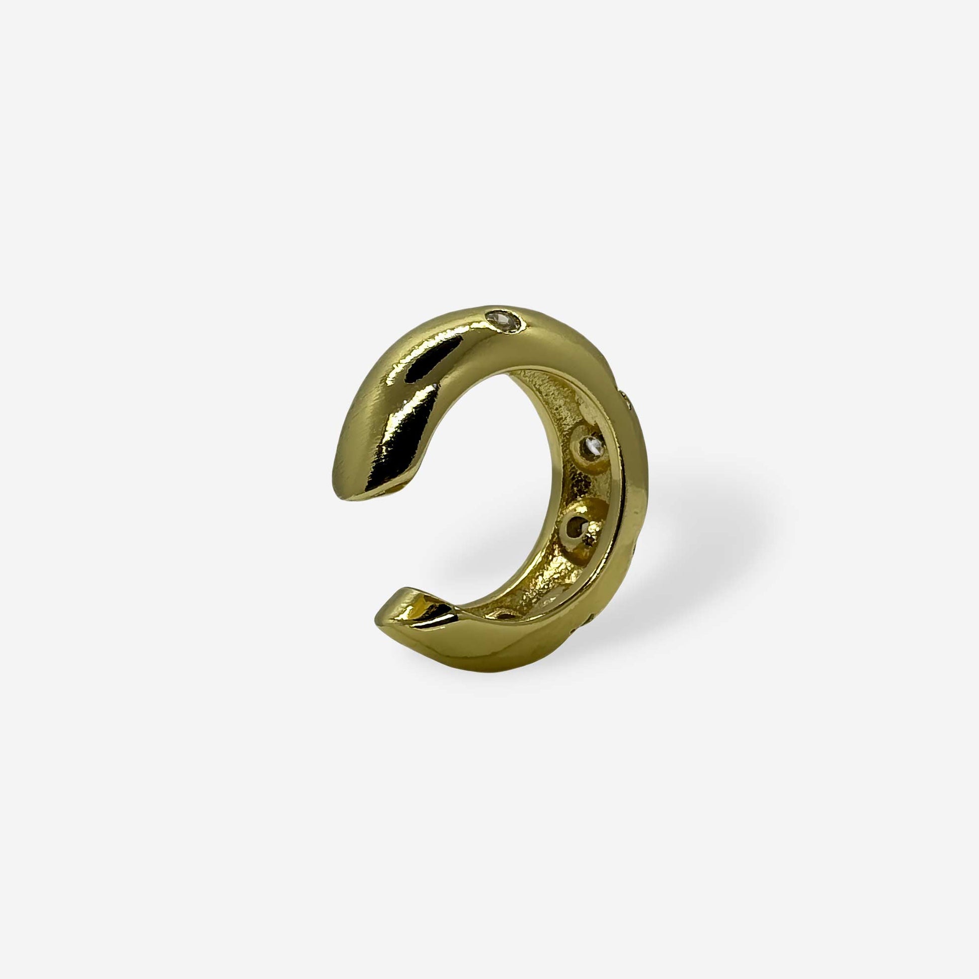 Earcuff dorado delicado con detalles brillantes