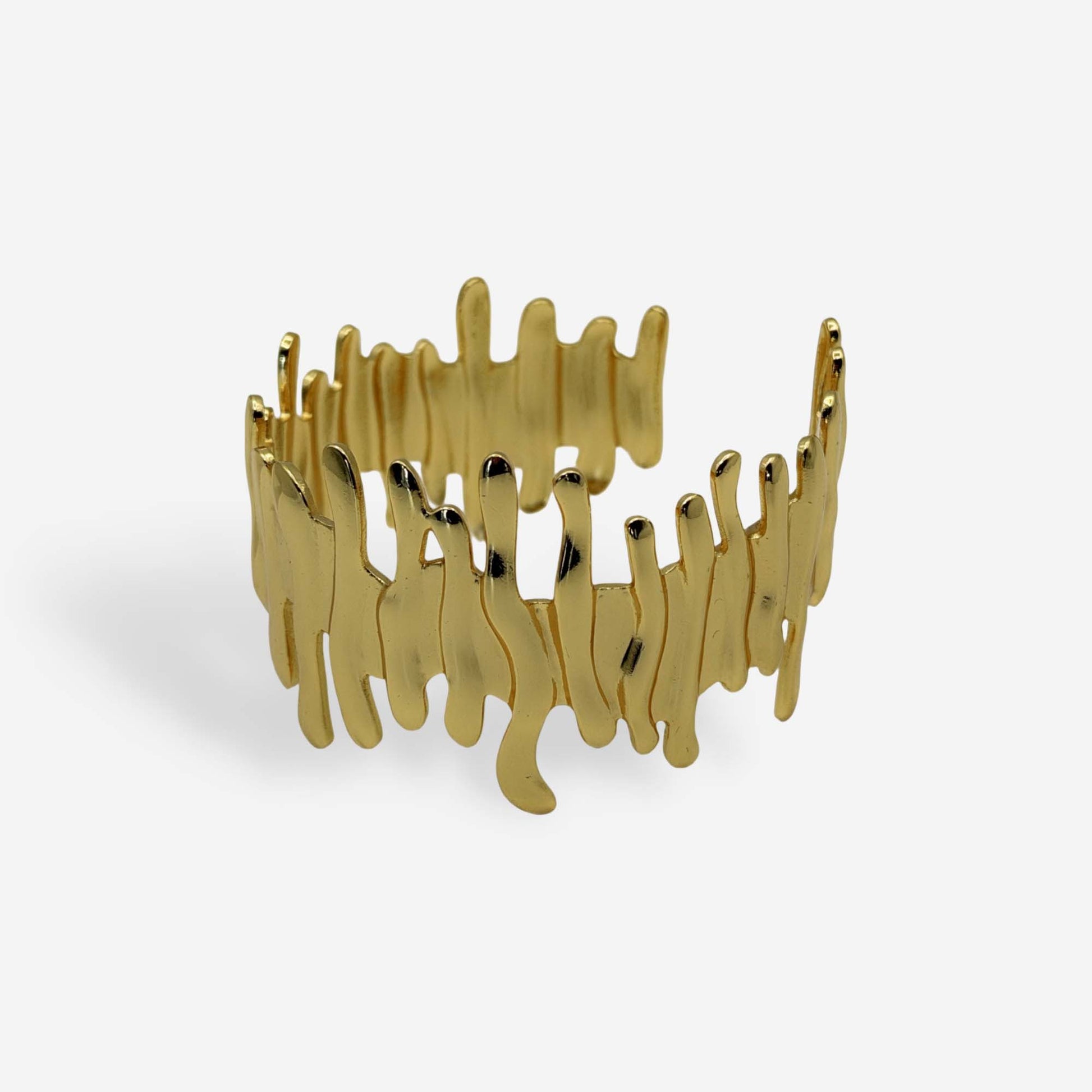 Pulsera Melted dorada con diseño de líneas fundidas y acabado brillante, accesorio mujer Colombia