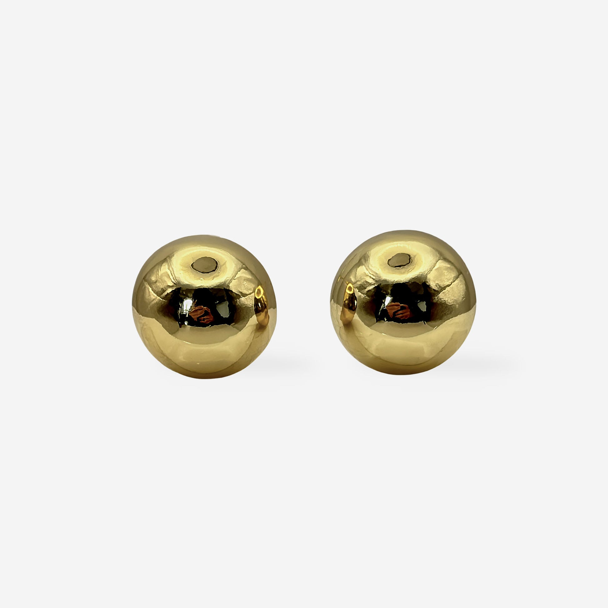 aretes doradas hipoalergenicos con baño de rodio minimalistas