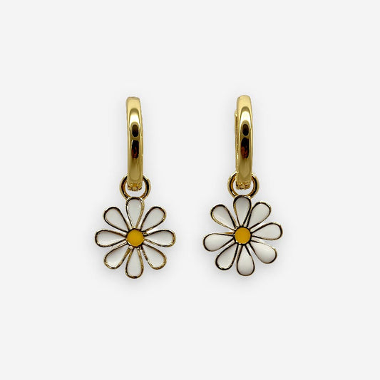 Aretes dorados con dije en forma de margarita