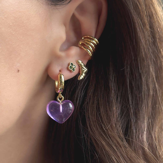 candongas doradas con corazón en resinacandongas doradas con corazón morado en resina