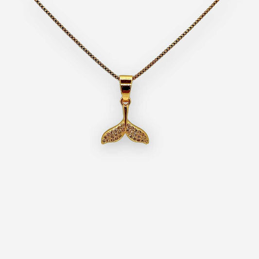 Joyería de sirena: collar dorado con cola brillante para looks marinos