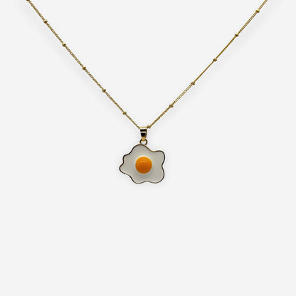 collar con dije de huevo frito