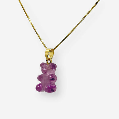detalle collar dije oso goma morado