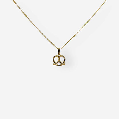 Collar femenino con dije simbólico