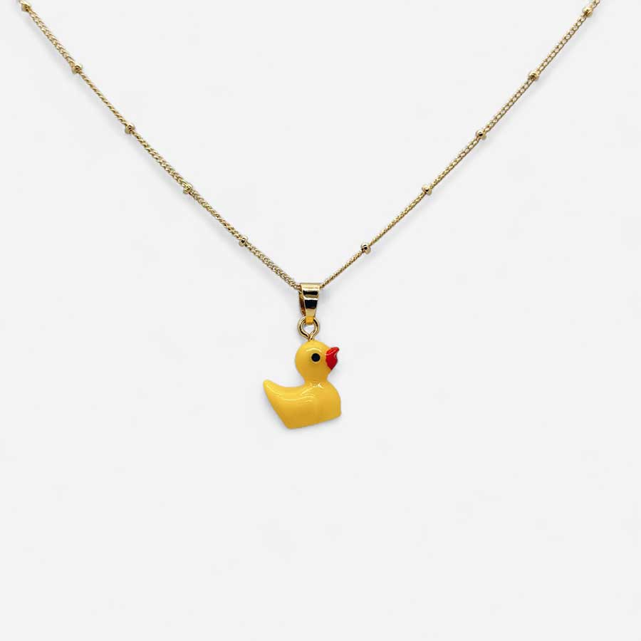 Collar dorado con dije de patito amarillo en resina pintado a mano