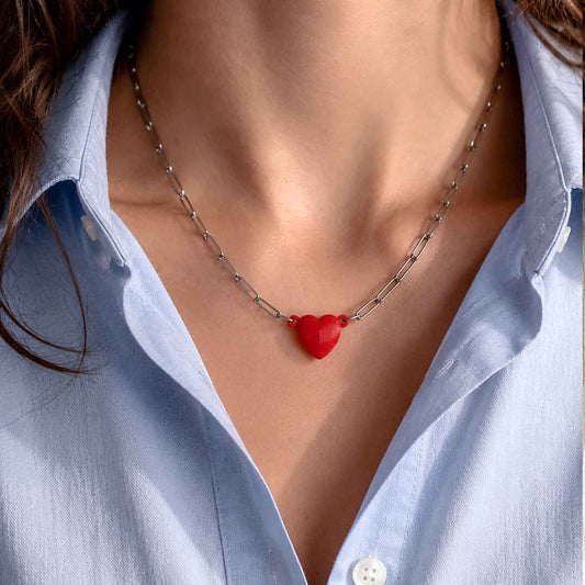 collar platea con broche magnetico color rojo
