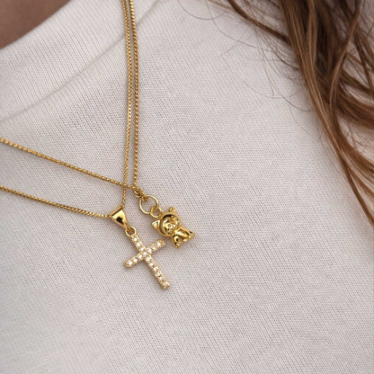 Joyería religiosa minimalista dorada